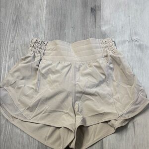 Lululemon Hottie Hots 2.5 inch High Rise